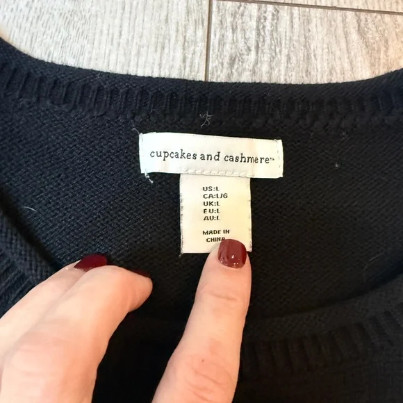 Cupcakes and Cashmere sweater with Love on the sleeve size L - Picture 2 of 6